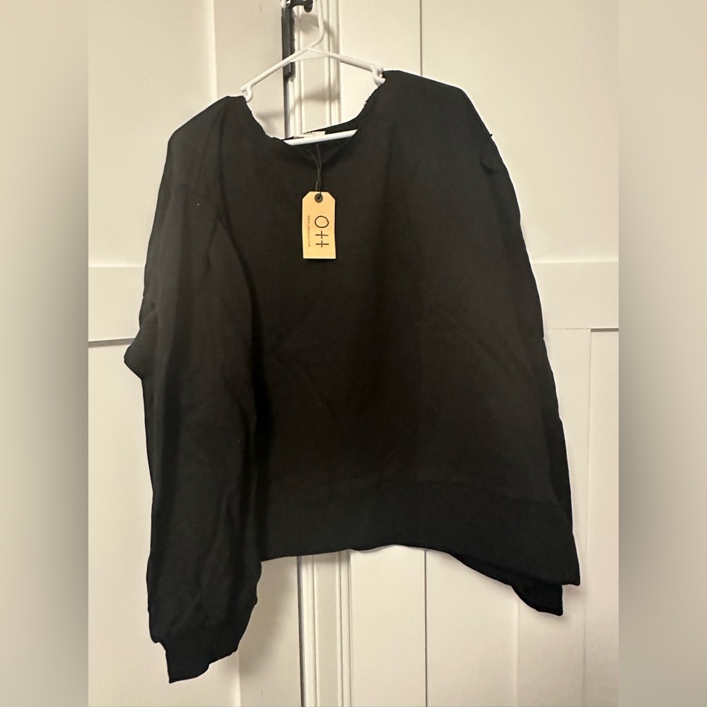 NWT Bubble Long Sleeve Round Neck Raw Hemmed Top
